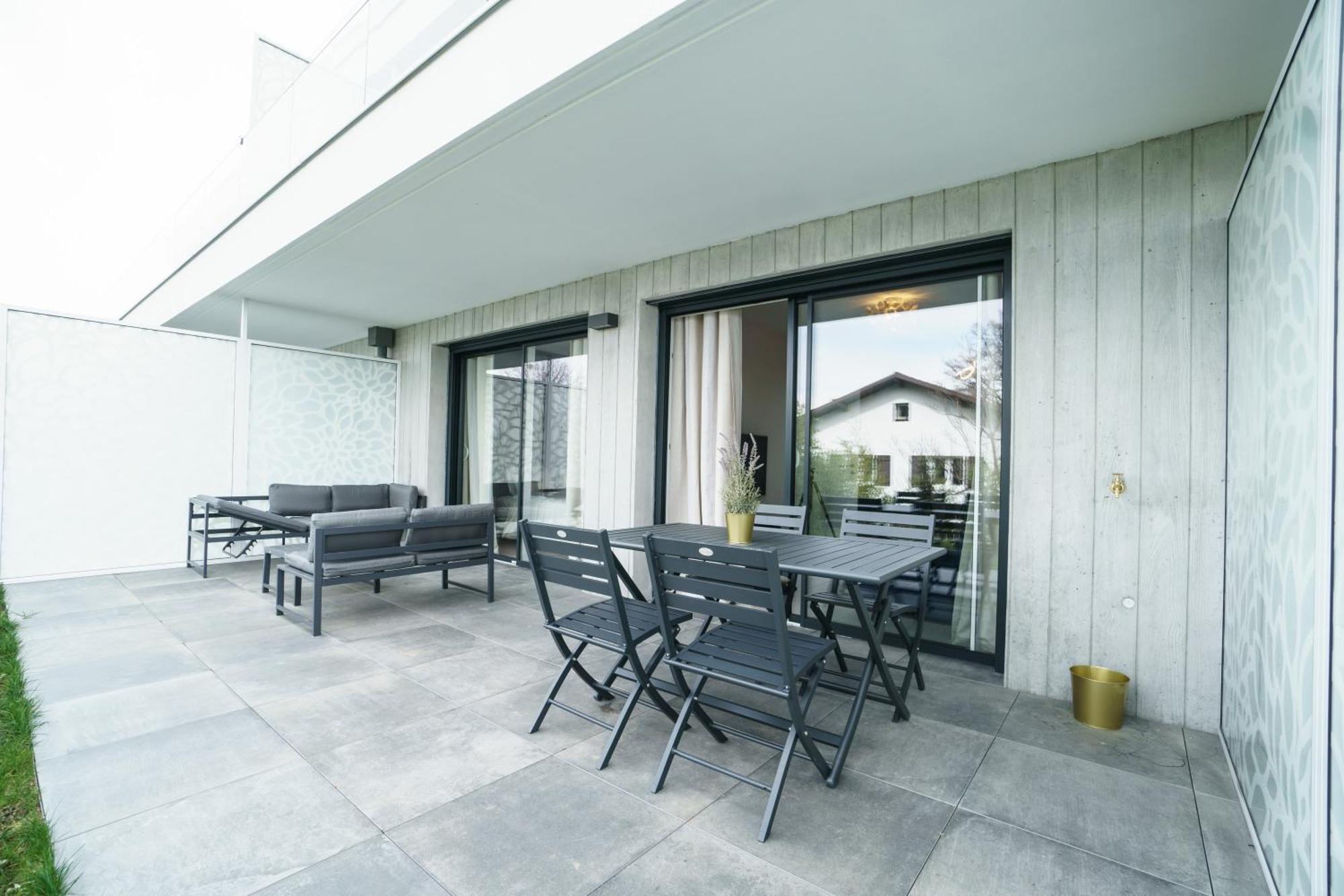 Royal Park Lake View Apartment เอวิยงเลบานส์ ภายนอก รูปภาพ