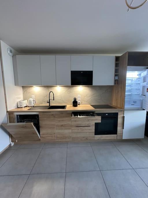 Royal Park Lake View Apartment เอวิยงเลบานส์ ภายนอก รูปภาพ