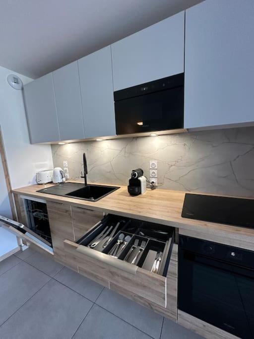 Royal Park Lake View Apartment เอวิยงเลบานส์ ภายนอก รูปภาพ
